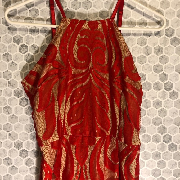 PrettyLittleThing Red Lace Midi Dress - Picture 4 of 8